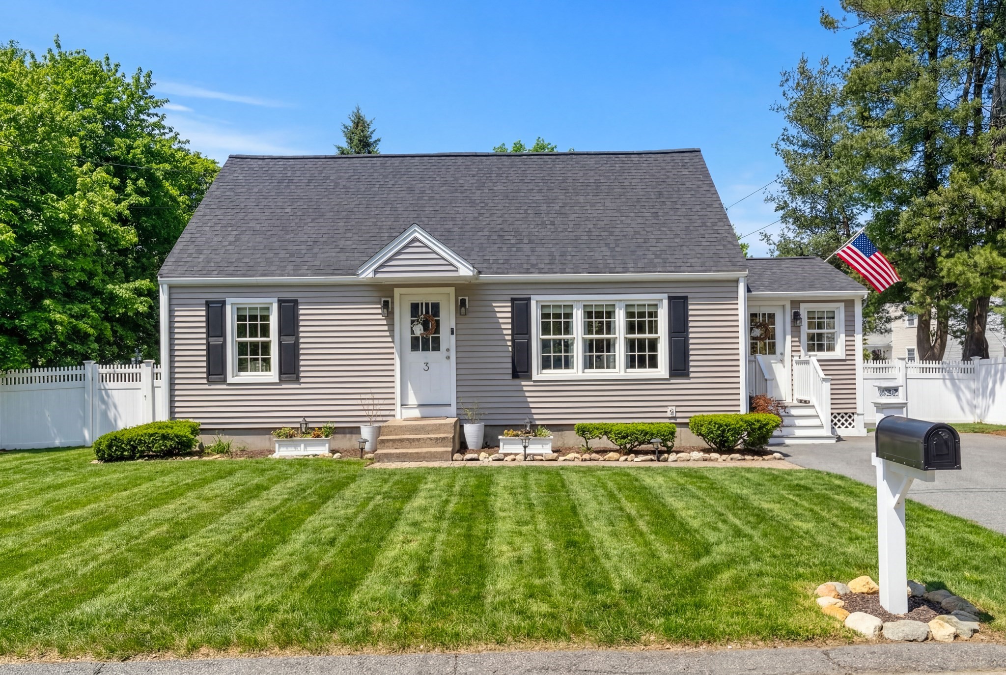 3 Coburn Ave, Tewksbury, MA 01876