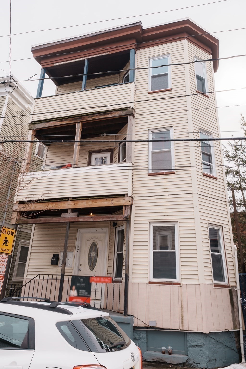 37 Maverick St, Chelsea, MA 02150
