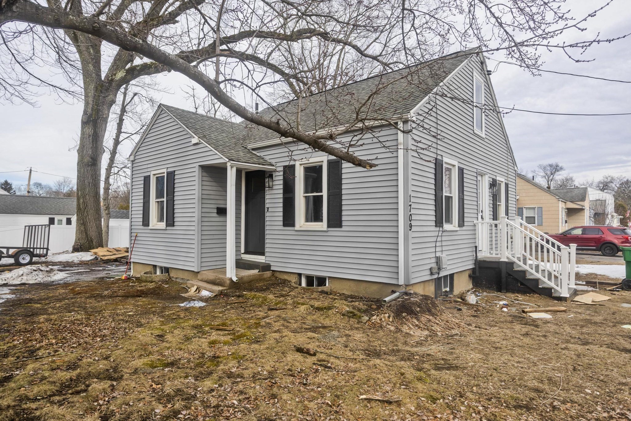 1709 Memorial Dr, Chicopee, MA 01020