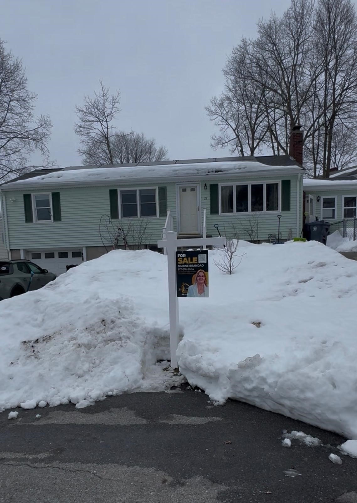 22 Falcon St, Methuen, MA 01844