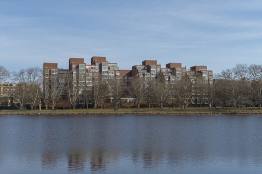 975 Memorial Drive, Apt 211