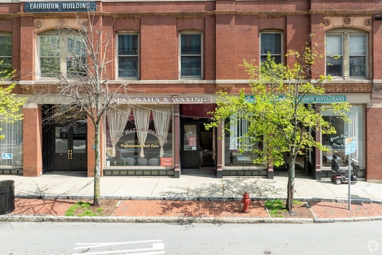 10 Kearney Sq Unit 100, Lowell, MA 01852