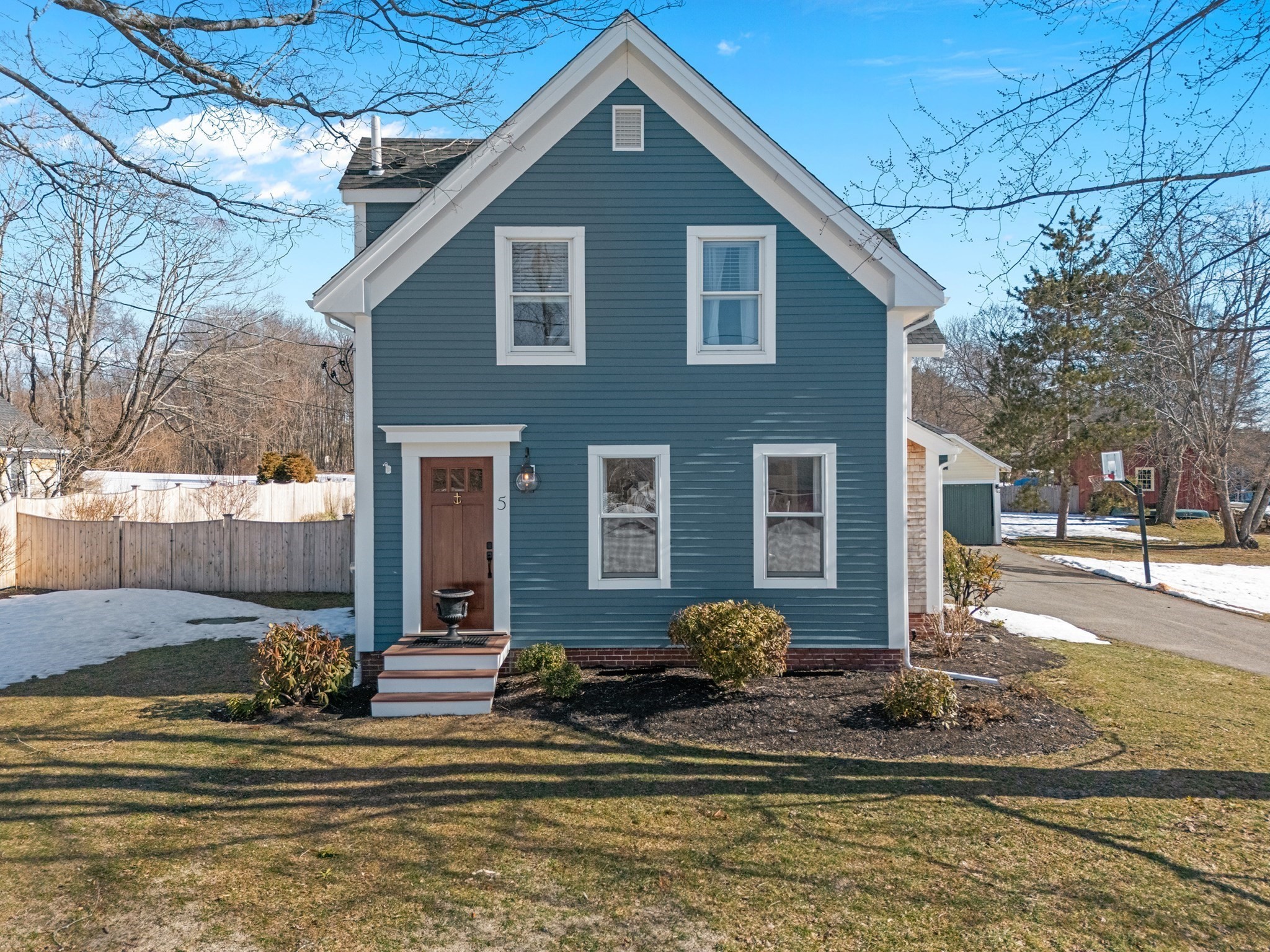 5 Bridge St, West Newbury, MA 01985