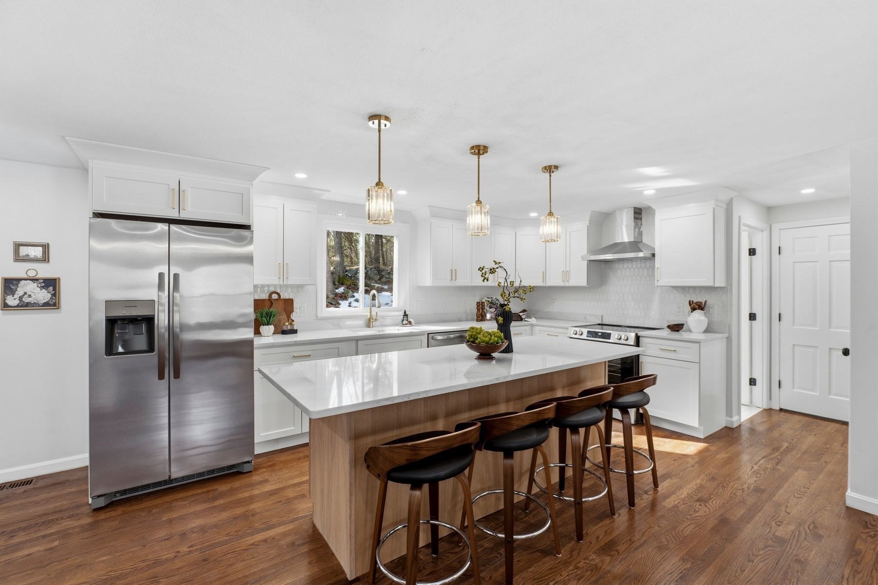 37 Moonpenny Dr, Boxford, MA 01921