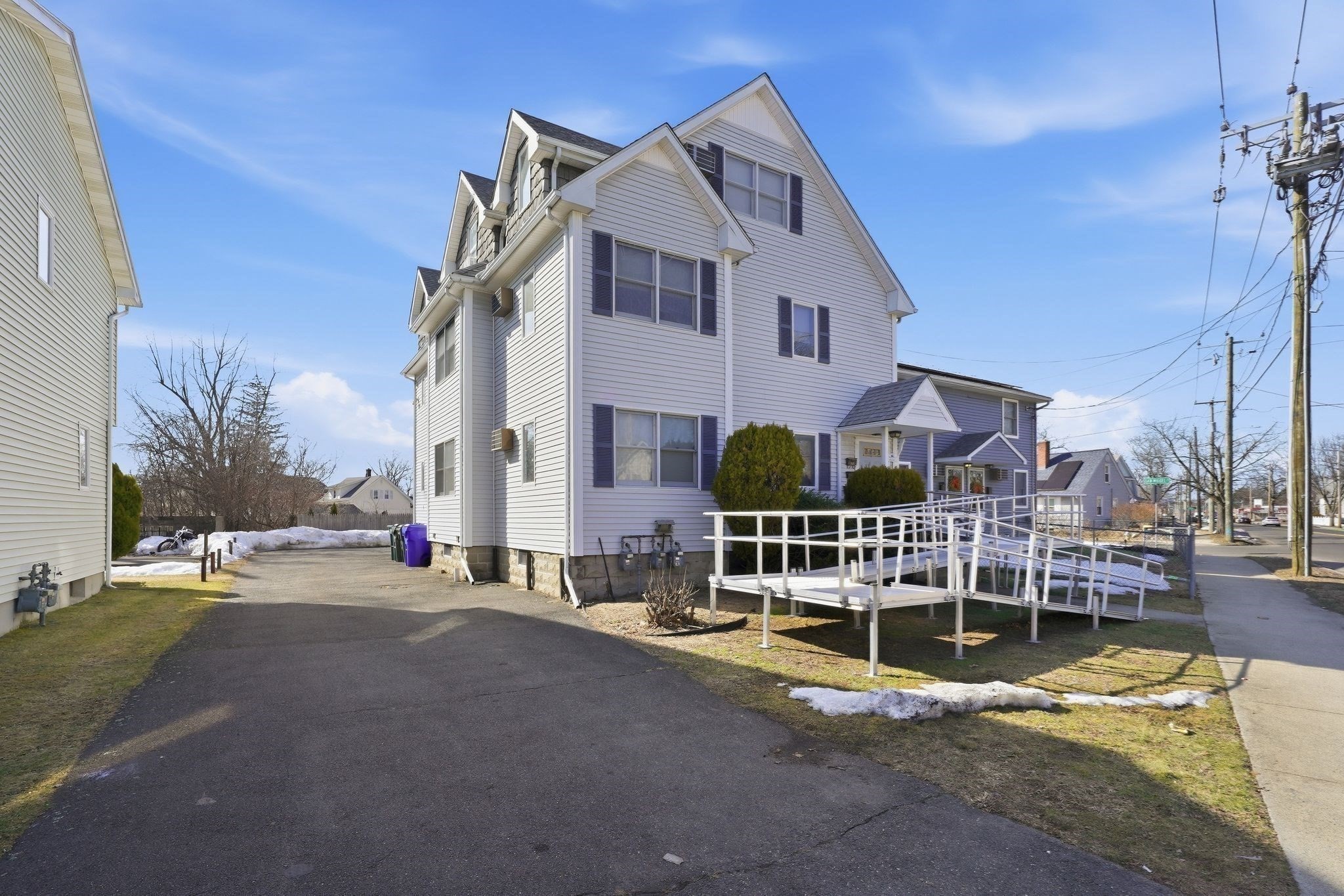 890 Saint James Ave, Springfield, MA 01104