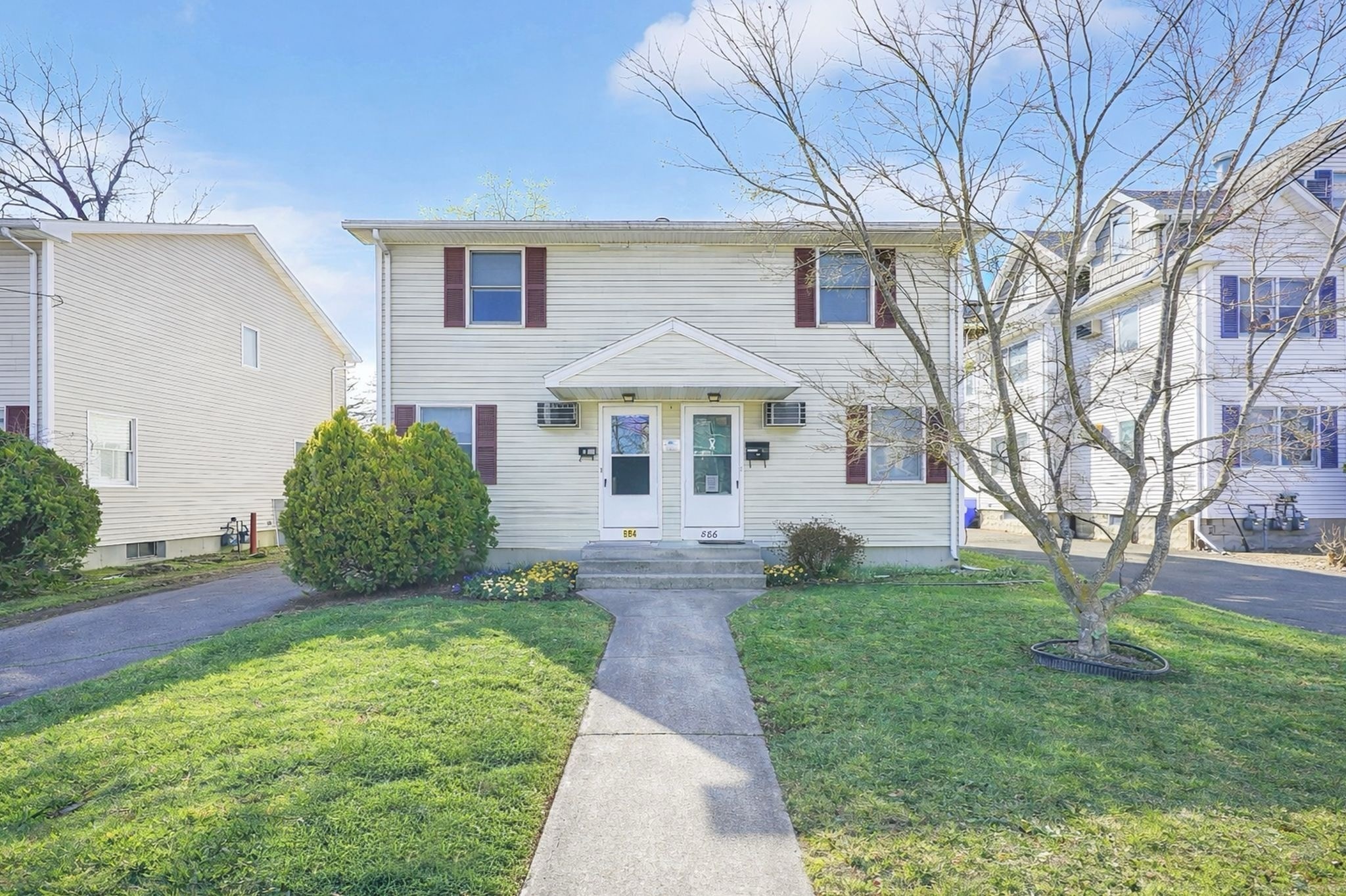 884 Saint James Ave, Springfield, MA 01104