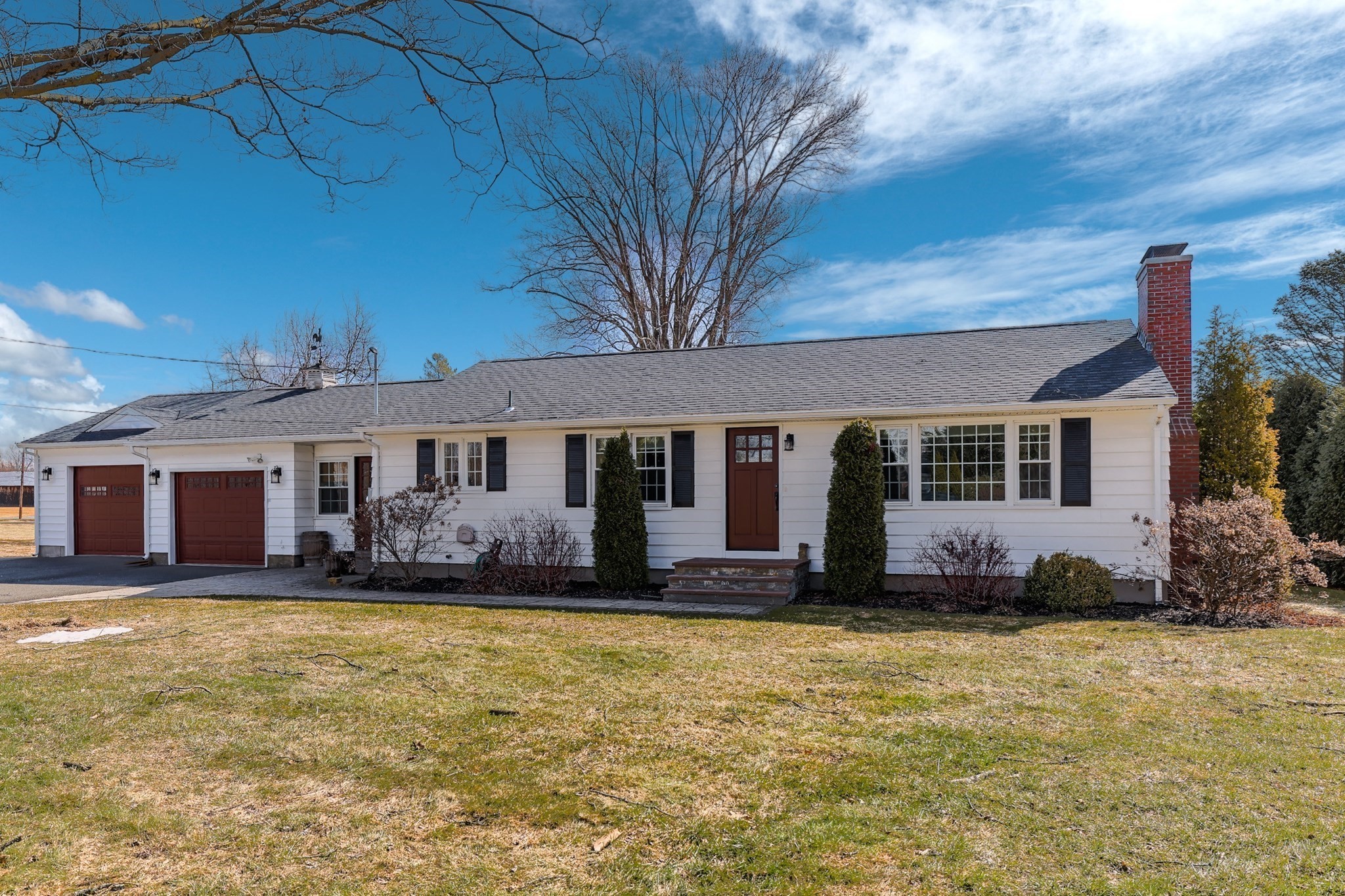 27 River Dr, Hadley, MA 01035