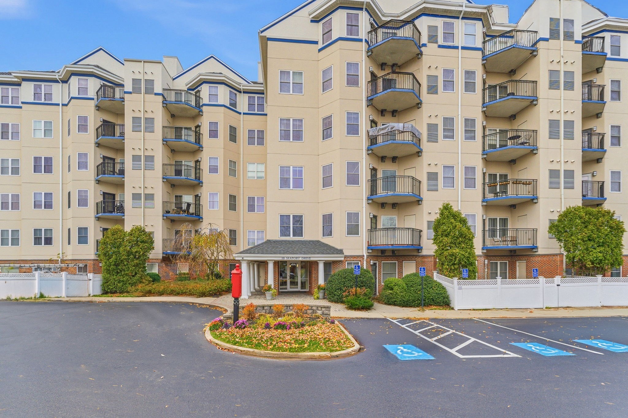 10 Seaport Dr Unit 2311, Quincy, MA 02171