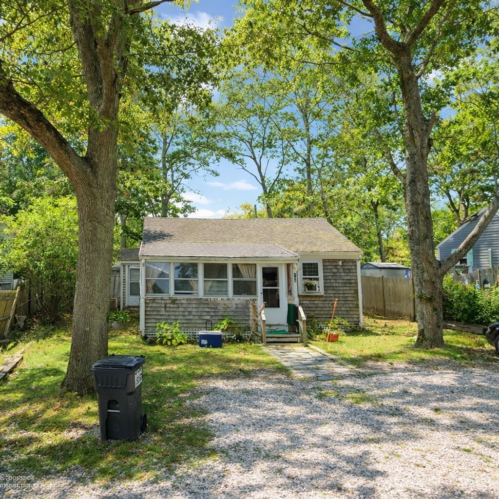 163 Ninigret Ave, Mashpee, MA 02649