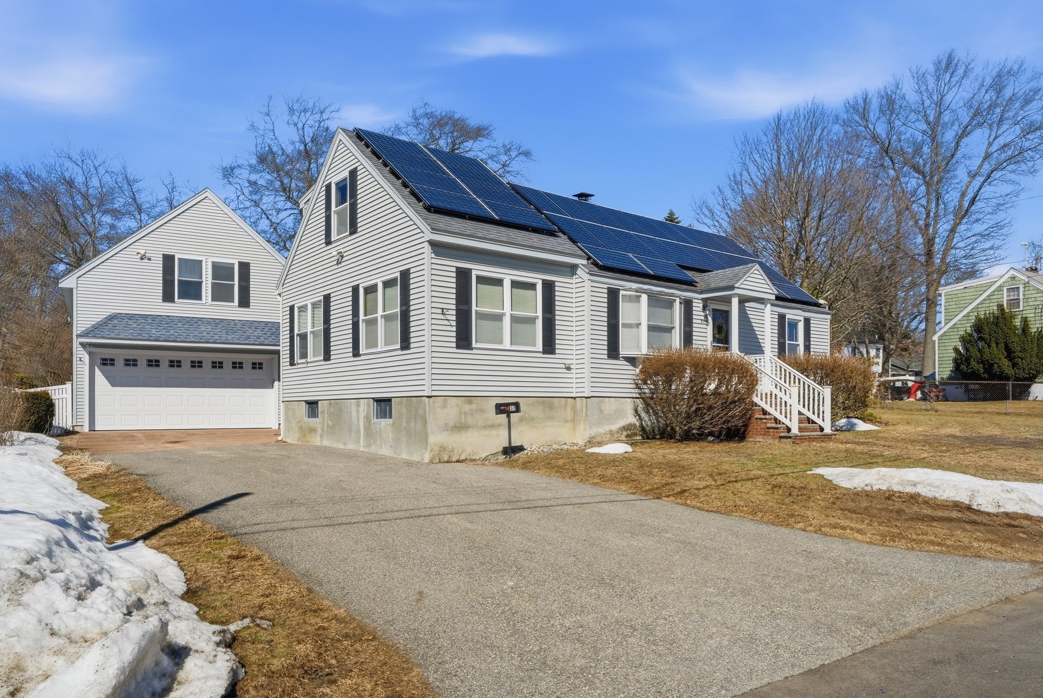 37 Saint Paul St, Lowell, MA 01851