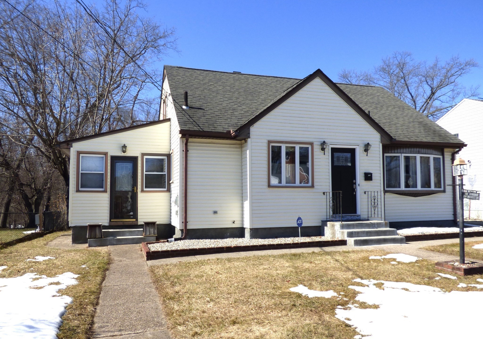 259 Prospect St, Ludlow, MA 01056