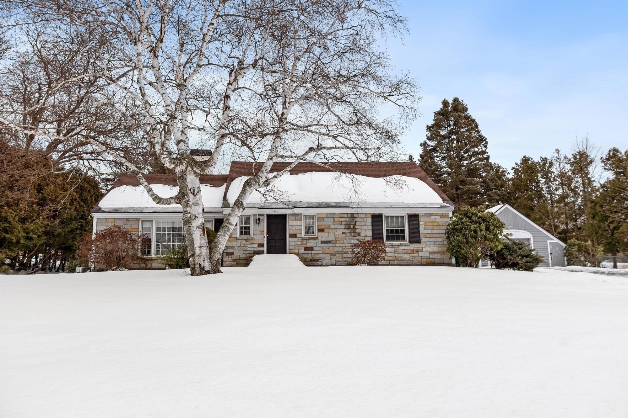 454 Wilson St, Clinton, MA 01510