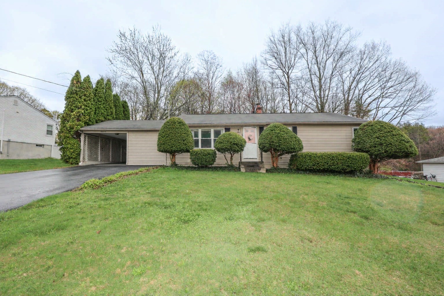 26 Valleyview Rd, Leominster, MA 01453