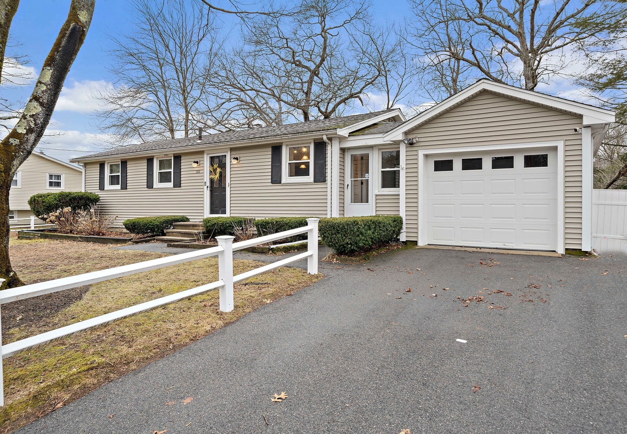 303 Pond St, Rockland, MA 02370