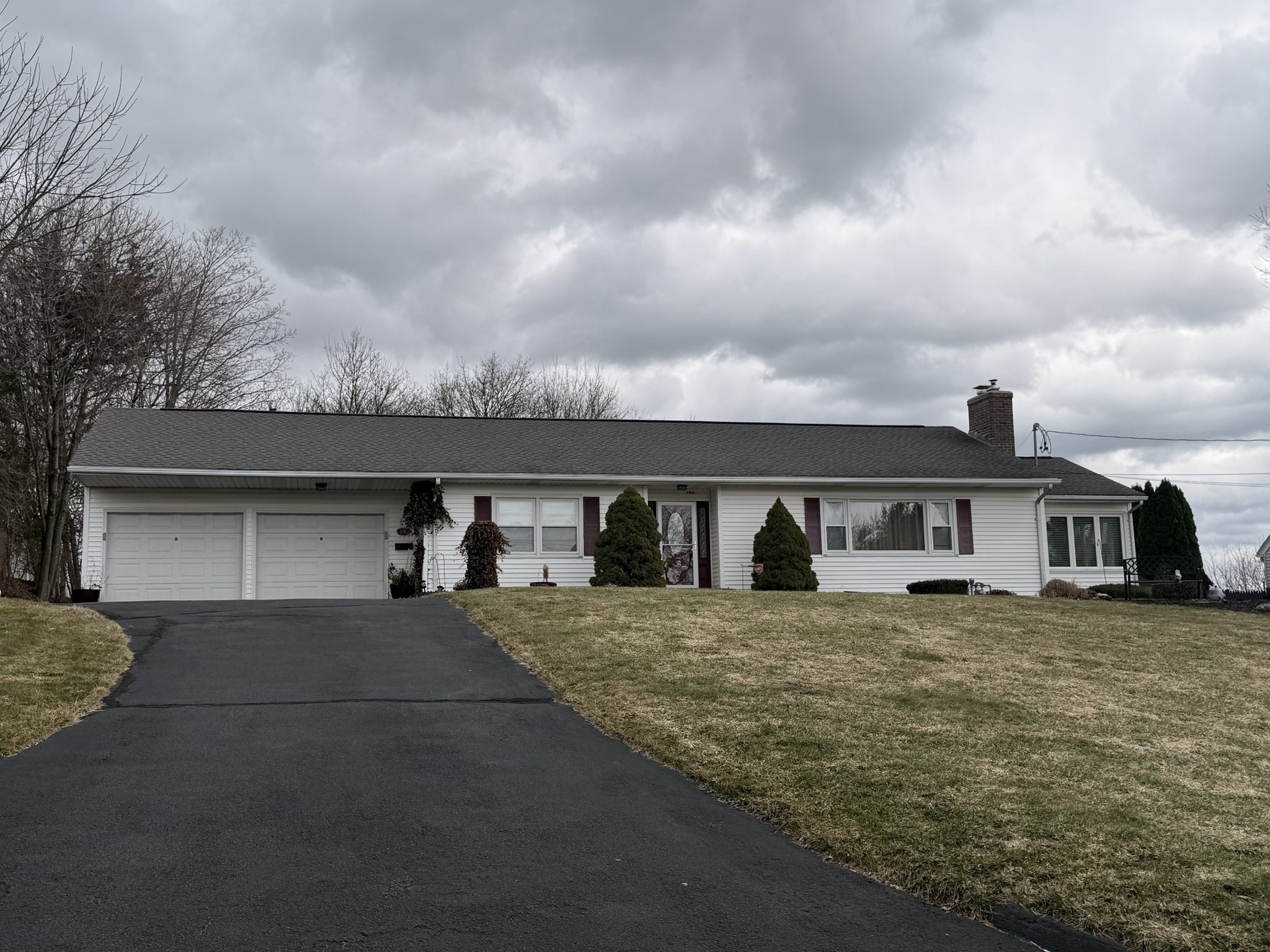 106 Vermont St, Holyoke, MA 01040