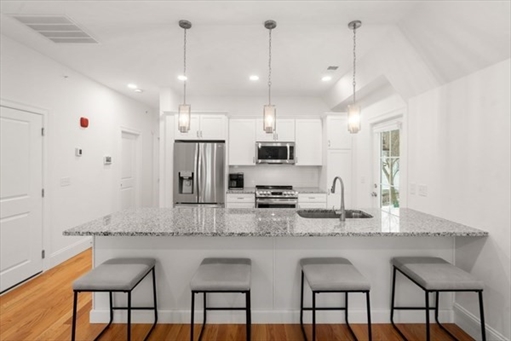 68 Chestnut St, Apt 6