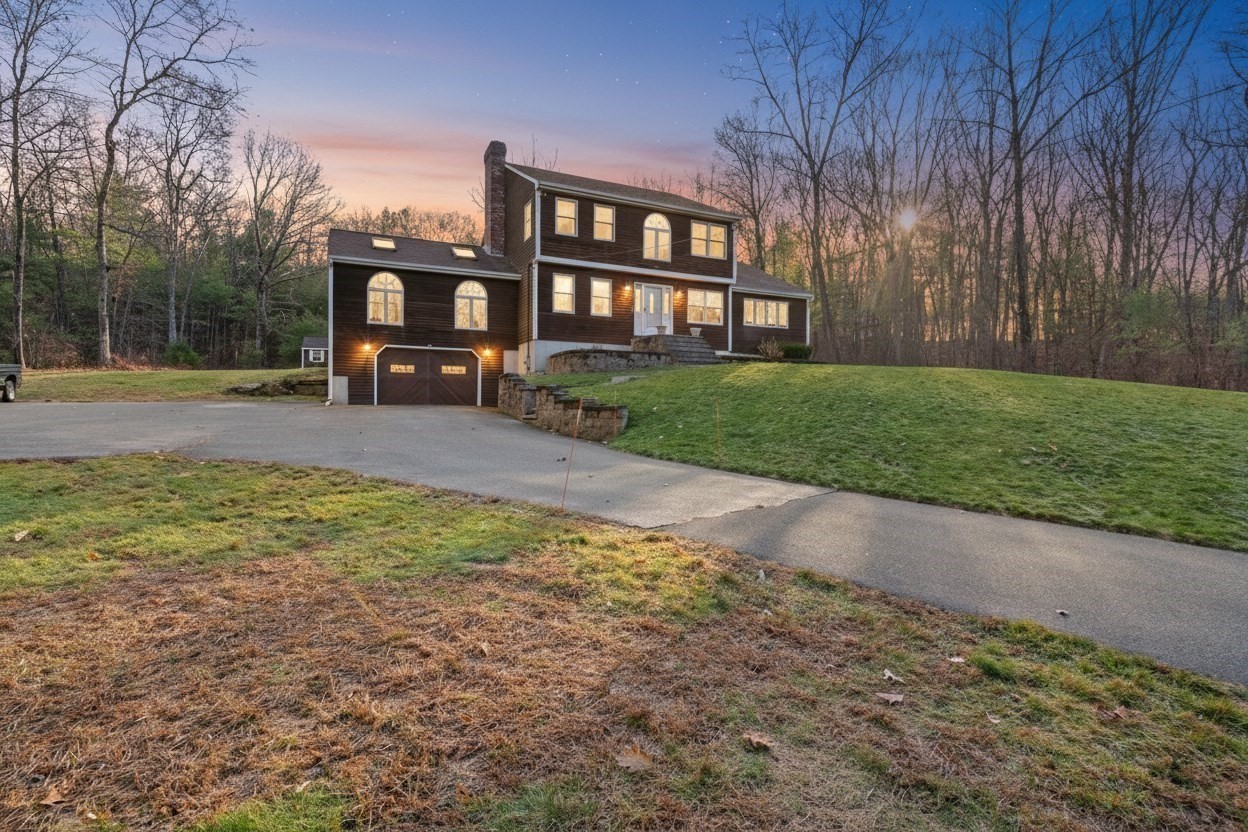 17 Descheneaux Lane, Tyngsborough, MA 01879