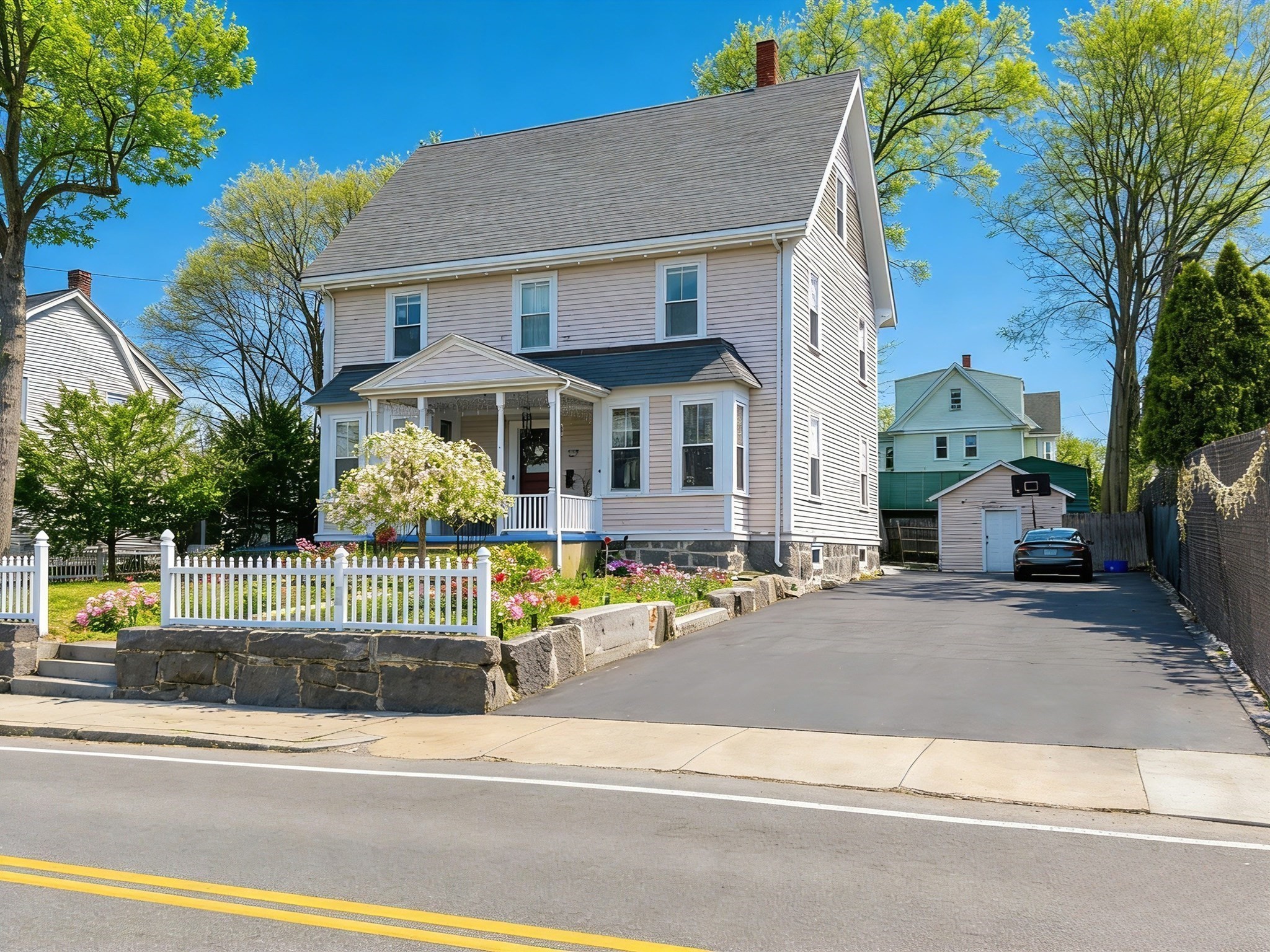 21 Robertson St, Quincy, MA 02169