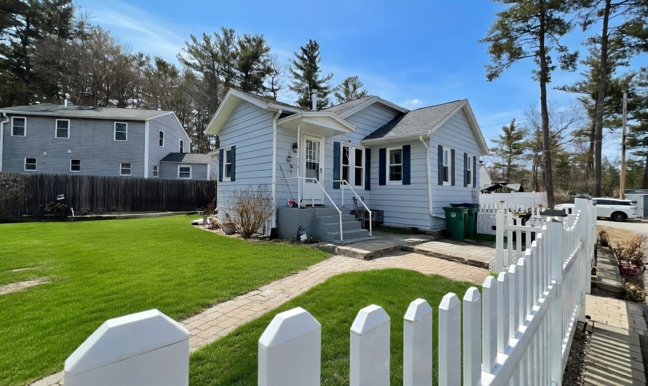 13 Berkley St, Fitchburg, MA 01420