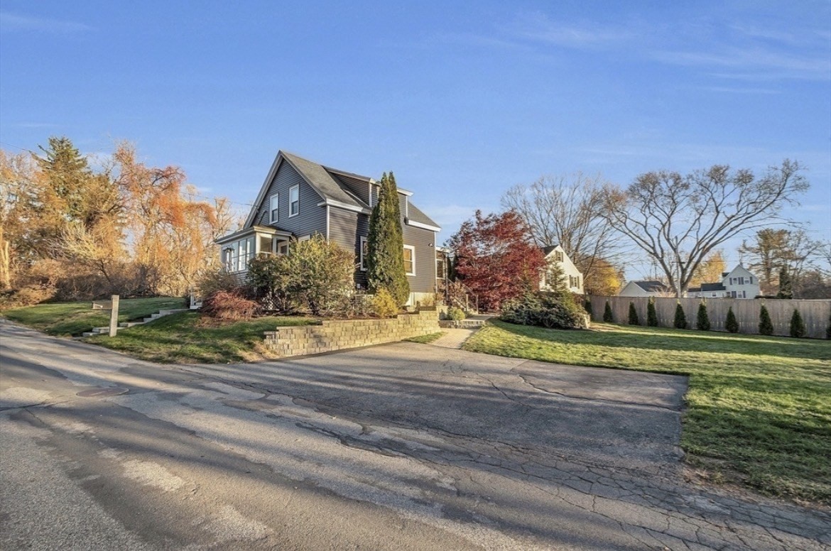 28 Currier Ave, Methuen, MA 01844