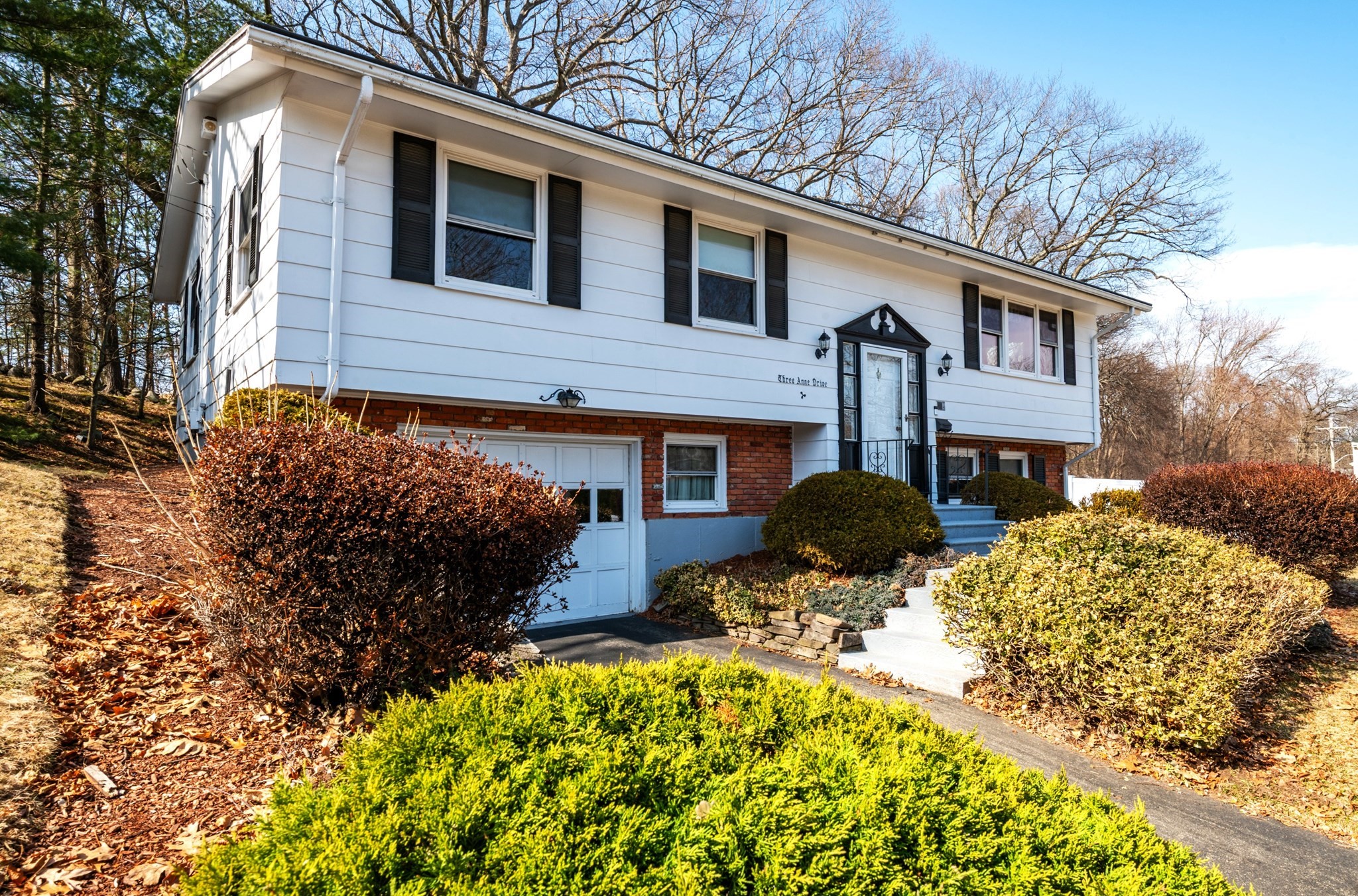 3 Anne Dr, Peabody, MA 01960