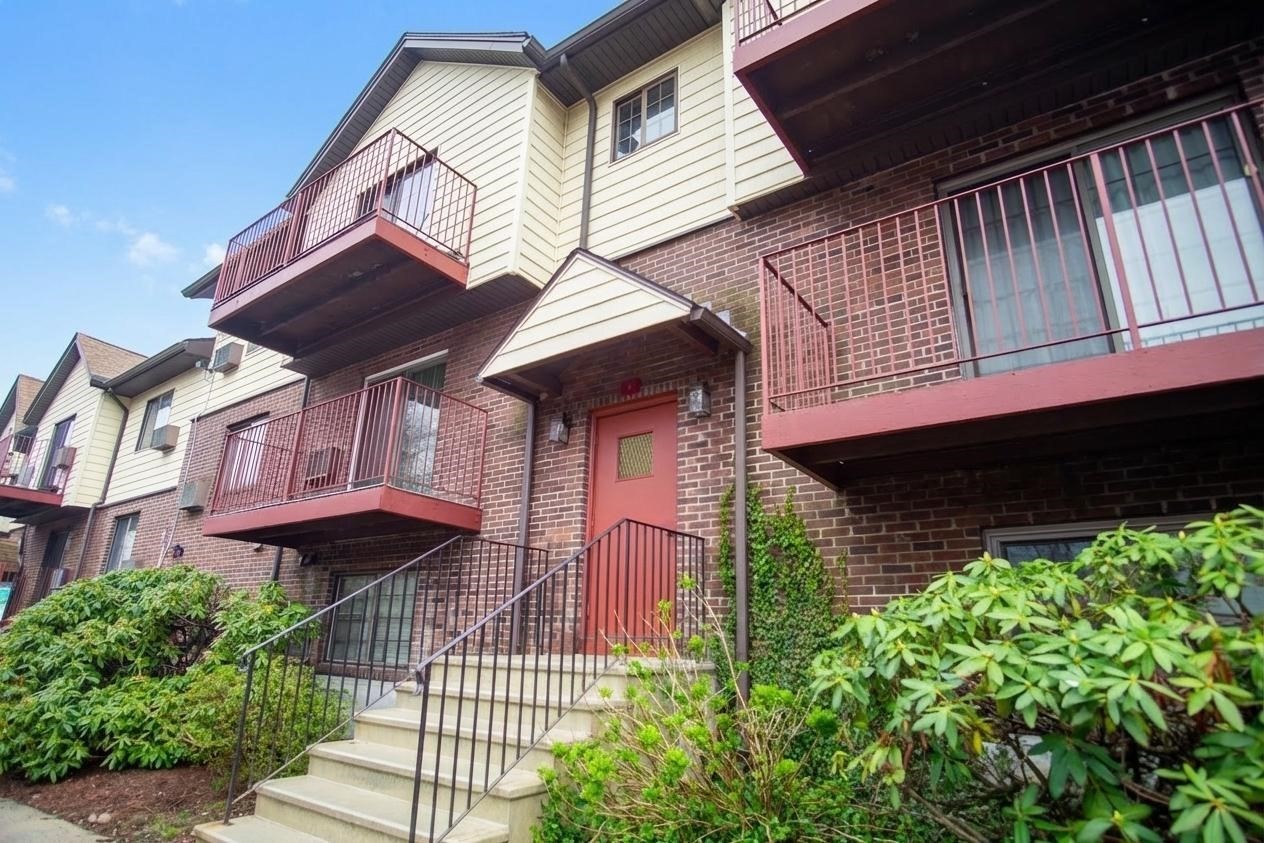 1 Royal Crest Unit 12, Randolph, MA 02368