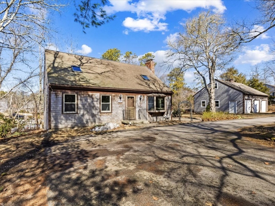 1094 County Road, Bourne, MA 02532