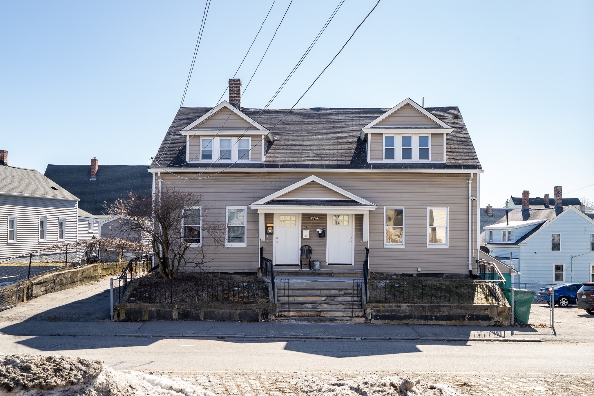 708 Central St, Lowell, MA 01852