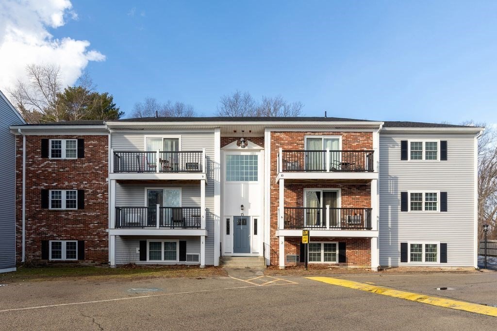 15 Chapel Hill Dr Unit 1, Plymouth, MA 02360