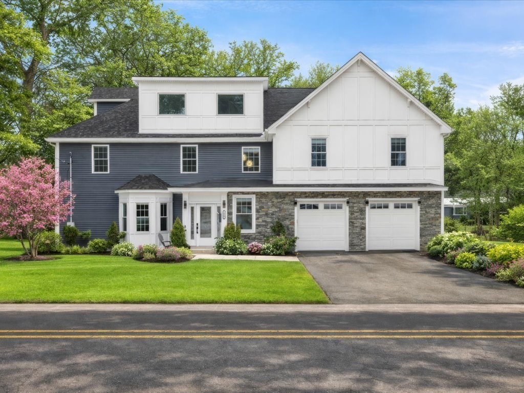 880 Summer St, Lynnfield, MA 01940