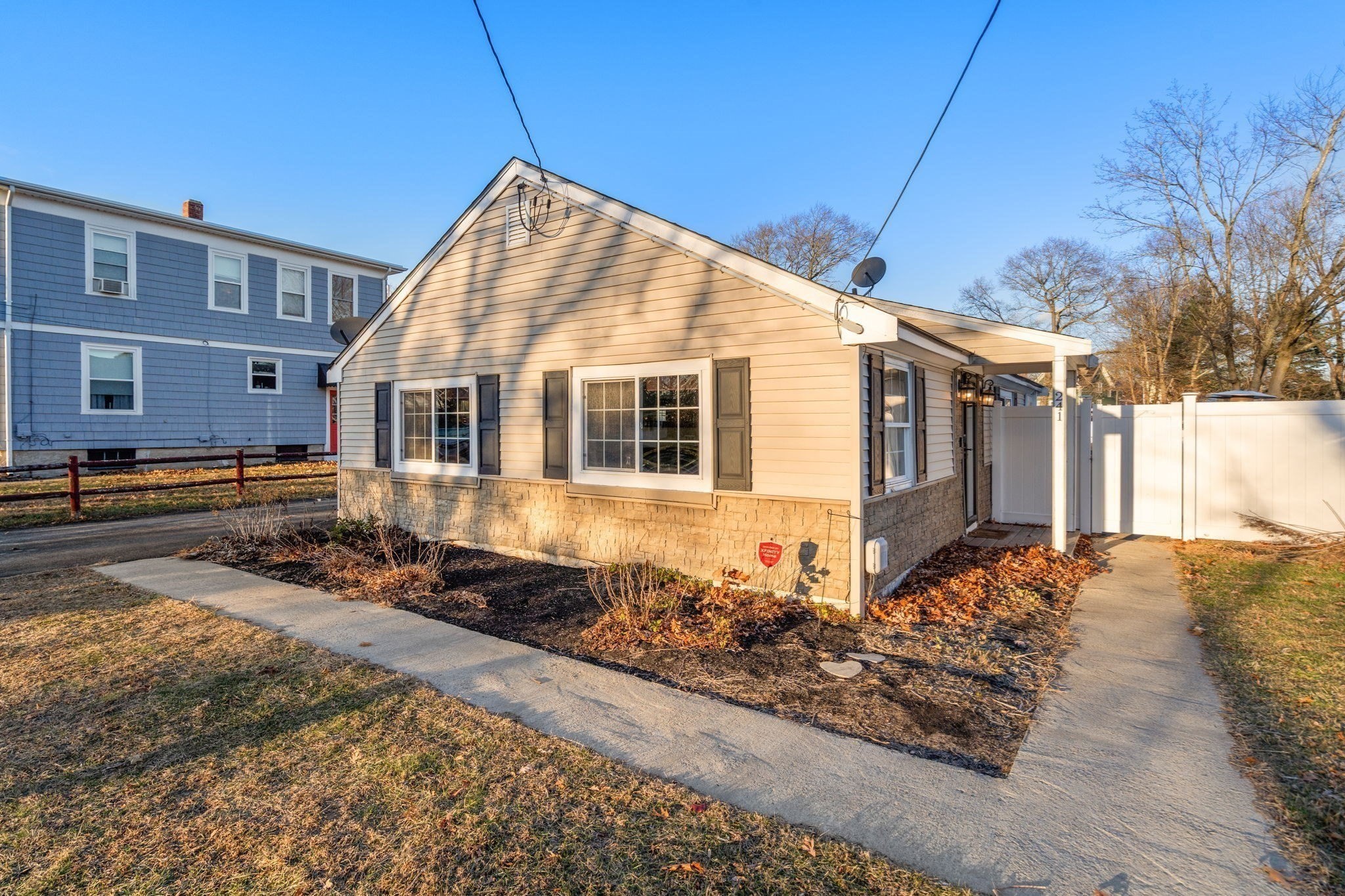 241 Mendon Rd, Attleboro, MA 02703