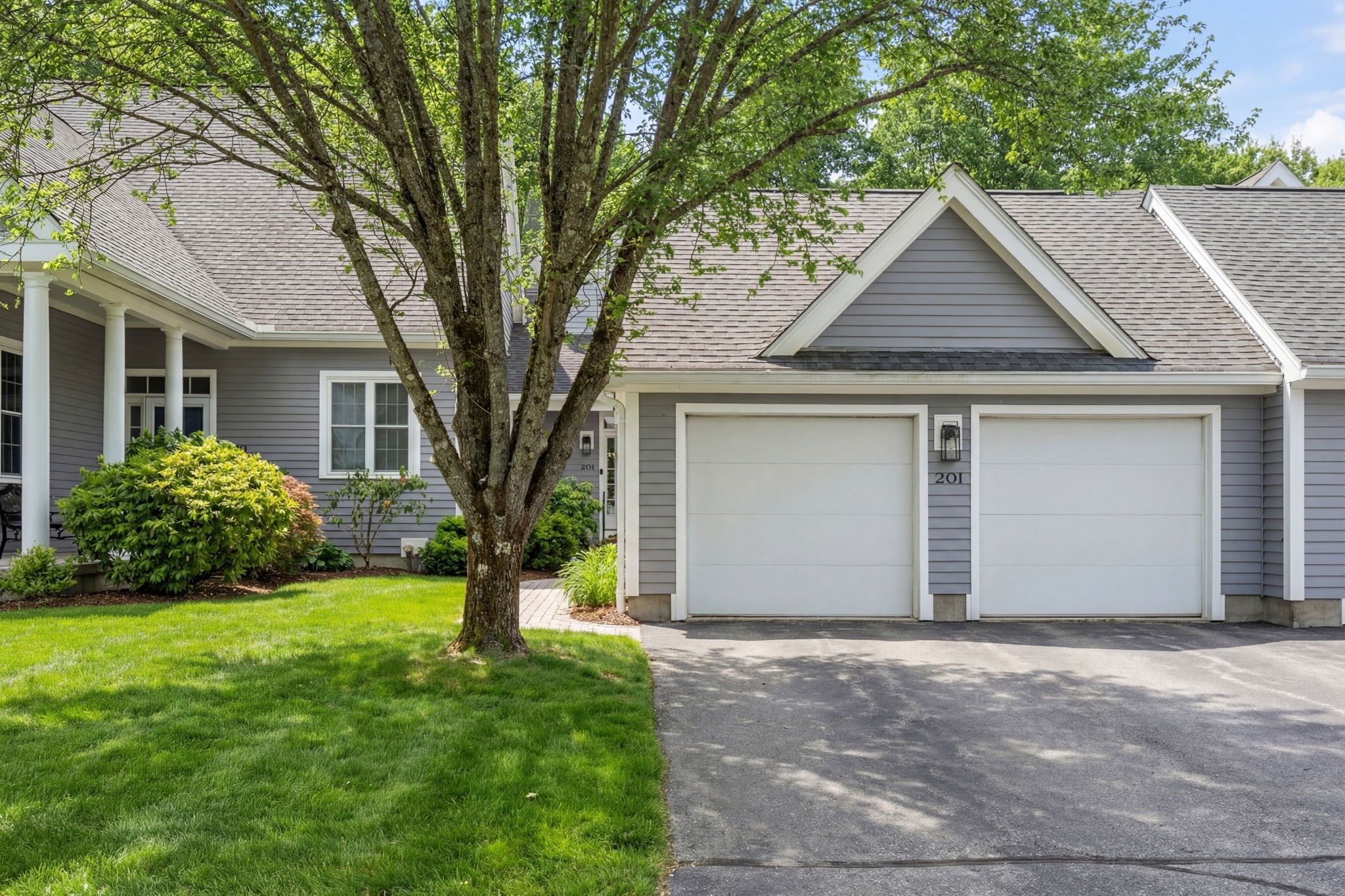 201 Willow Brook Dr Unit 201, Wayland, MA 01778