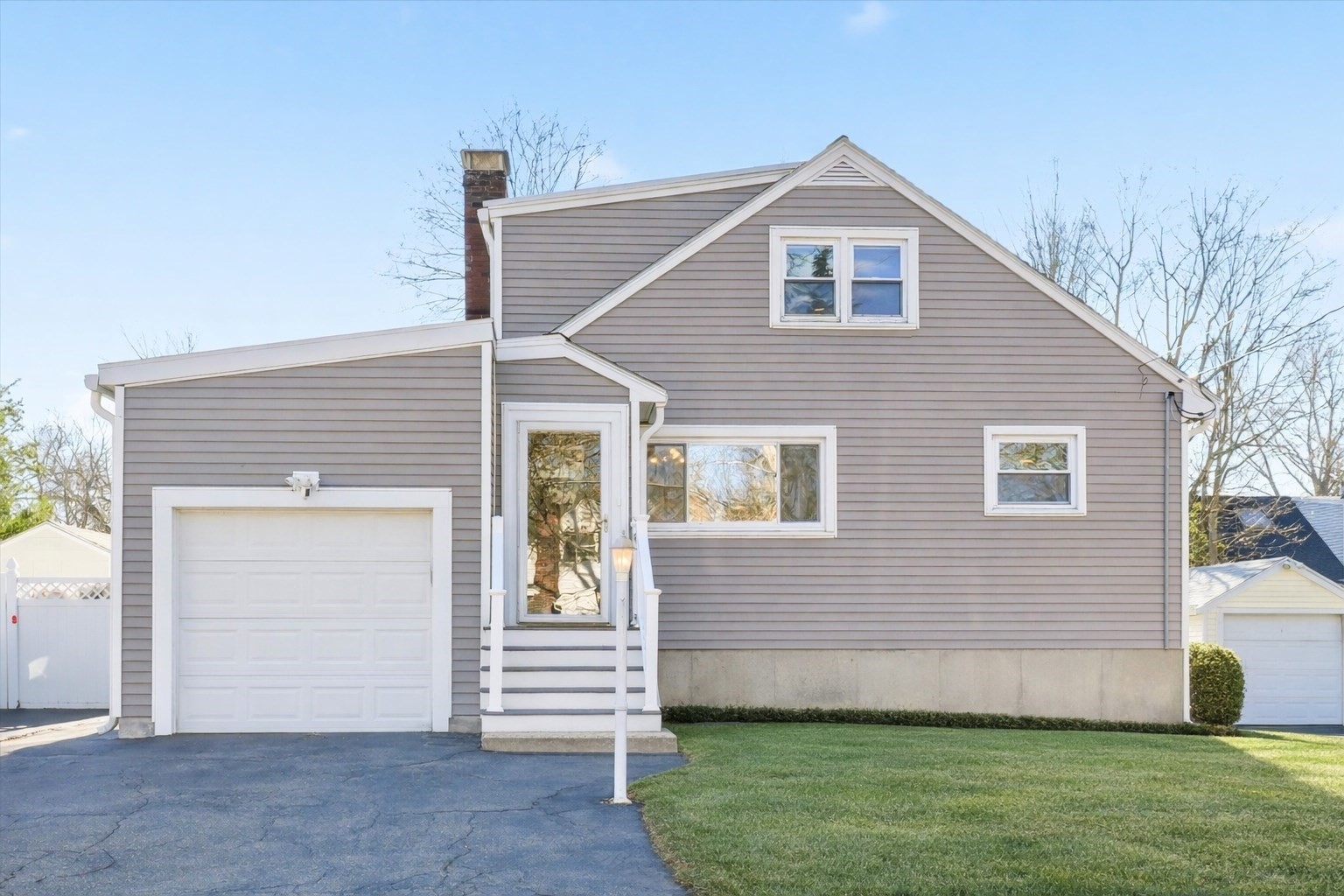 27 Garfield Ave, Saugus, MA 01906