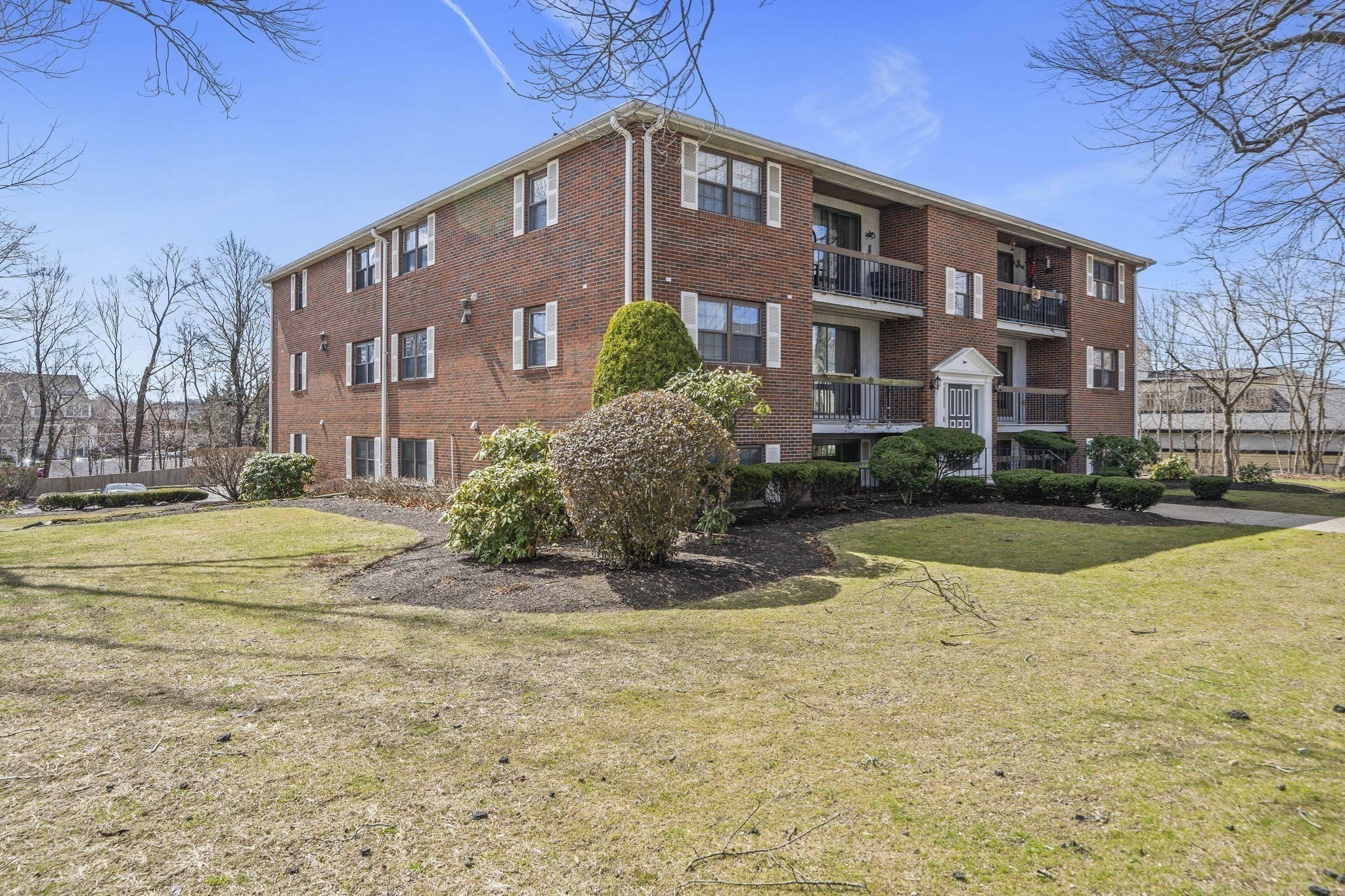 1 Centre St Unit 10, Canton, MA 02021