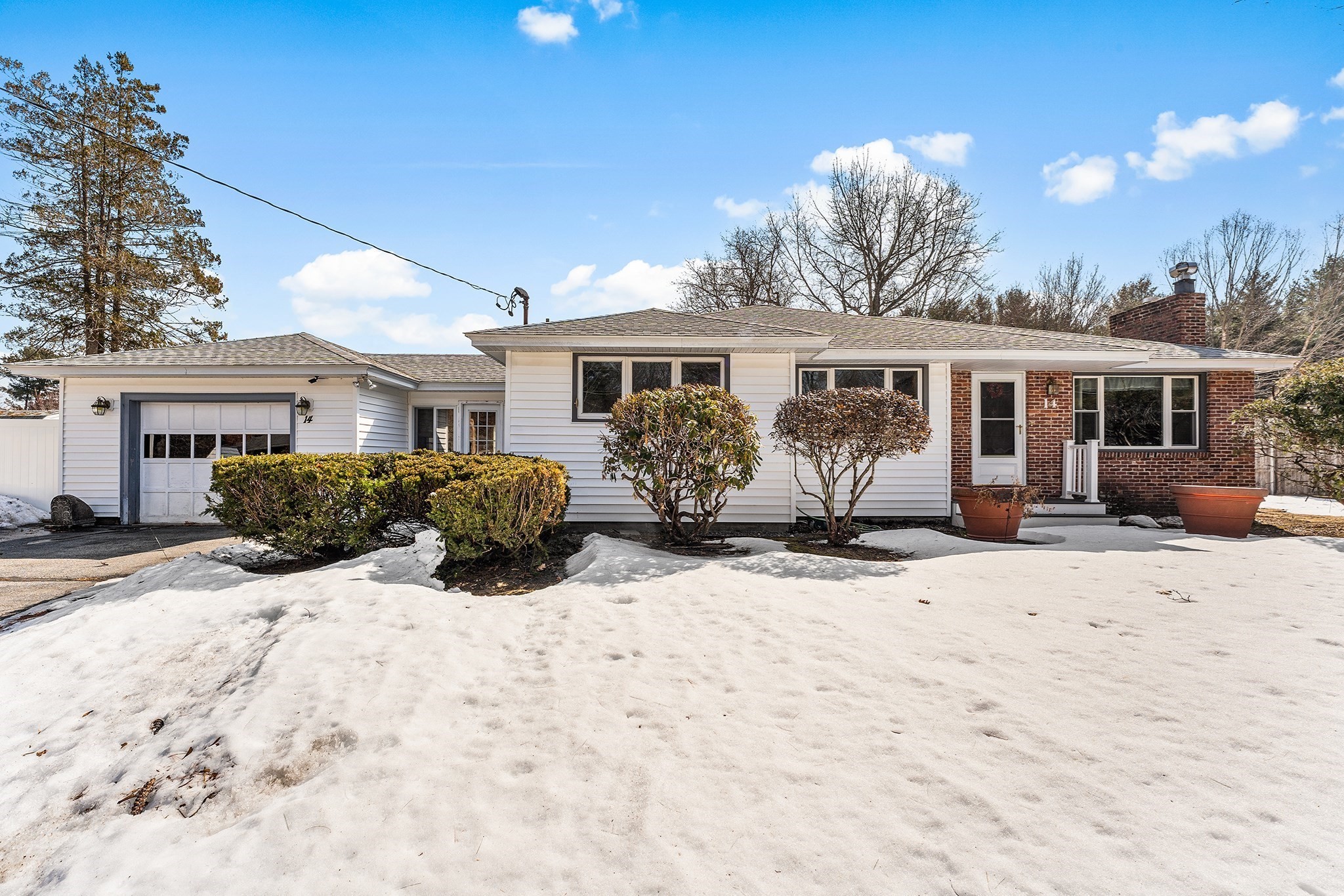 14 Tomahawk Dr, Tewksbury, MA 01876