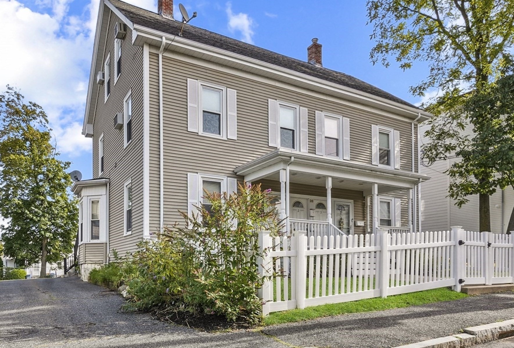 28 Robbins St Unit 2, Waltham, MA 02453