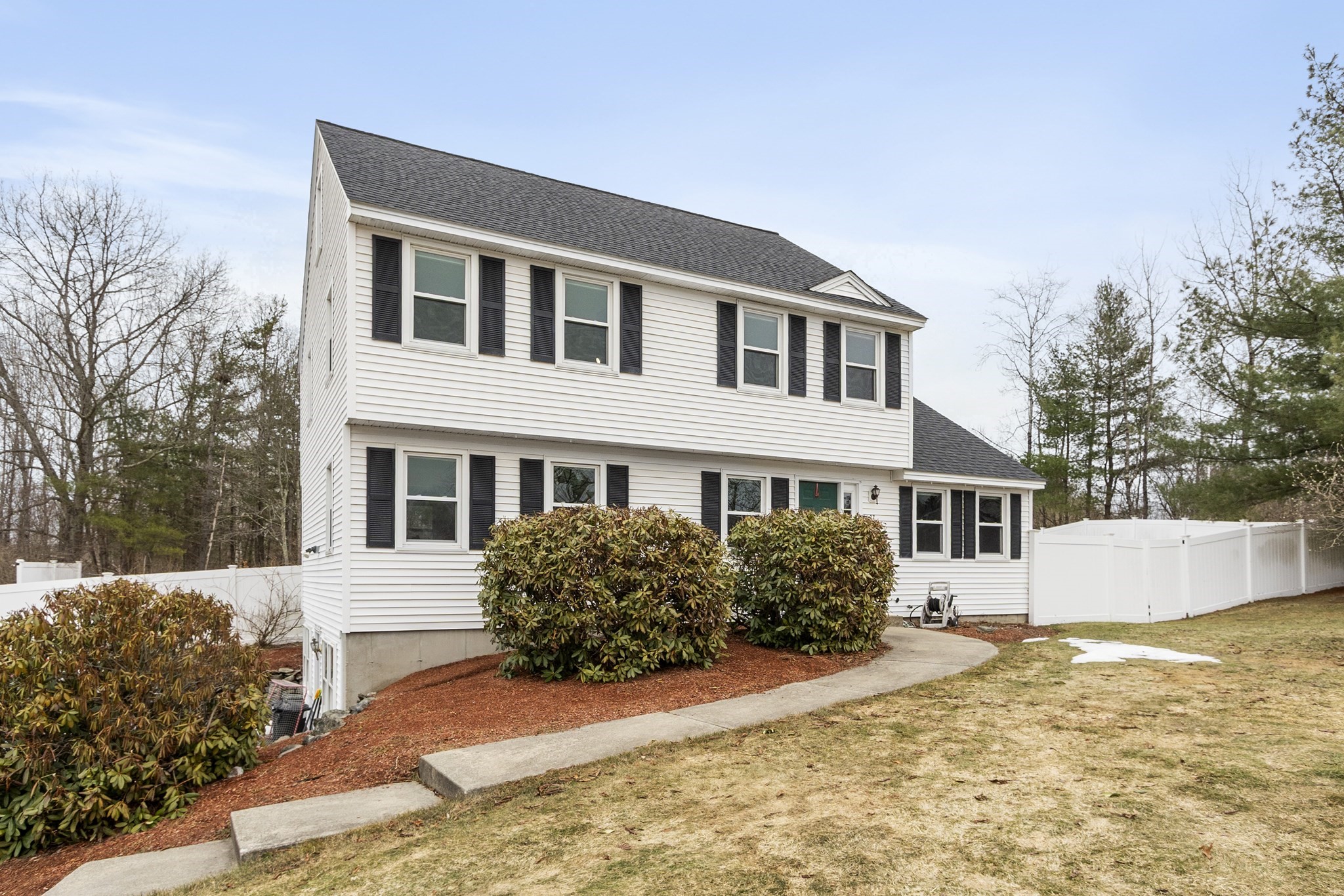 27 Merrimac Dr, Pepperell, MA 01463