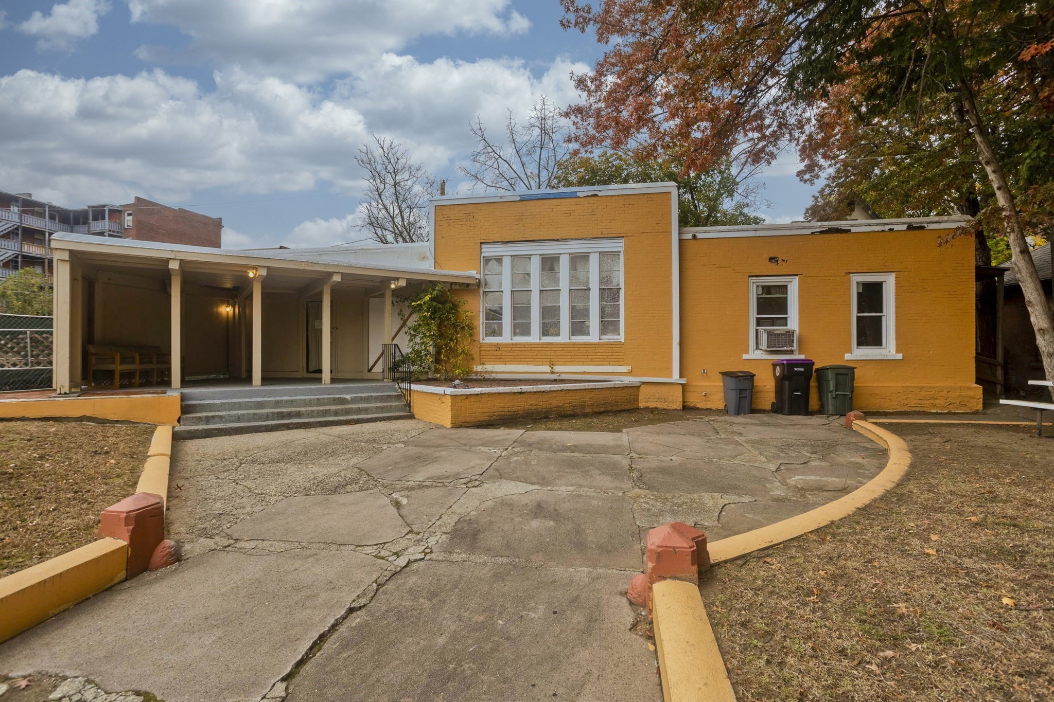 193 Elm, Holyoke, MA 01040