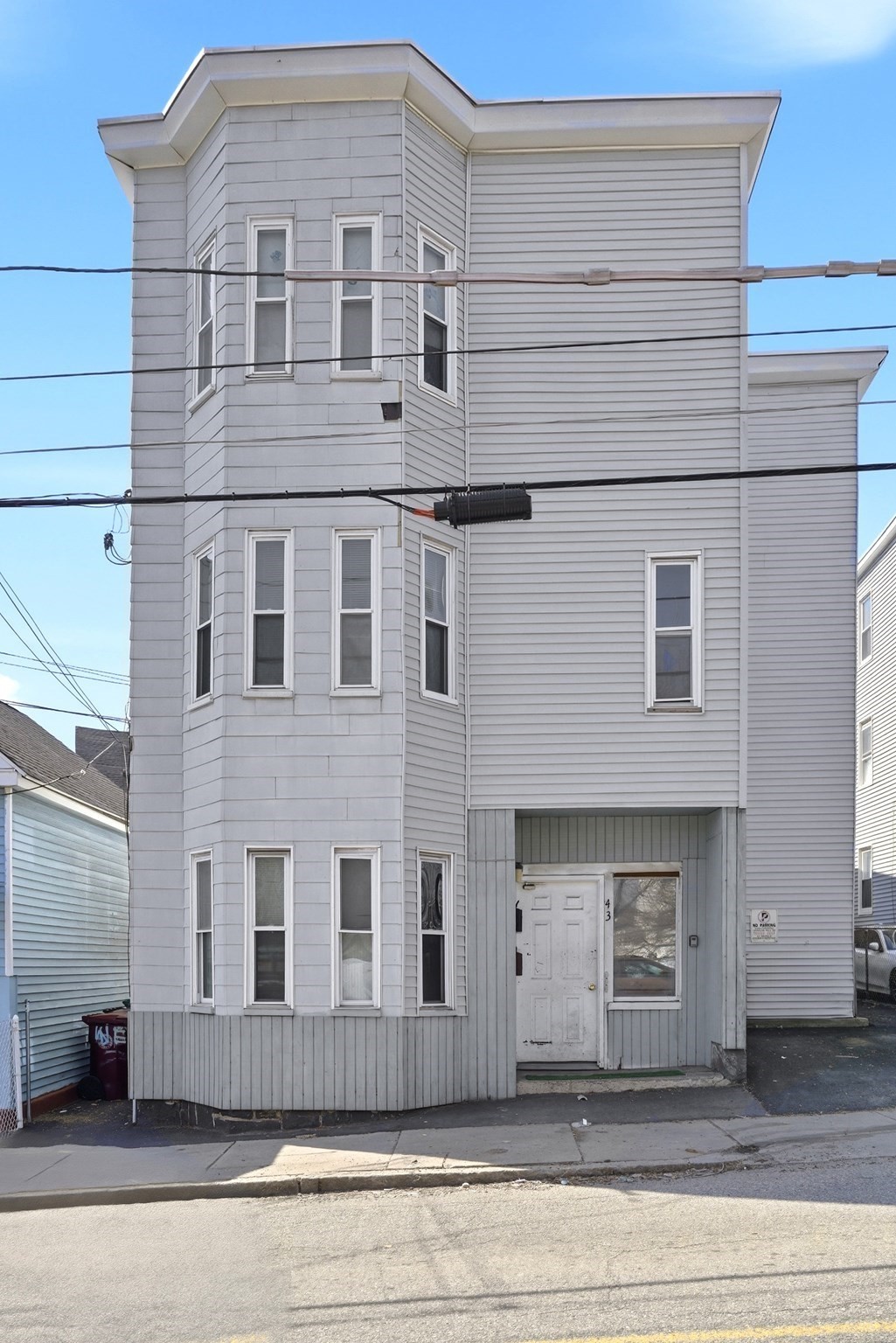 43 Wamesit St, Lowell, MA 01852