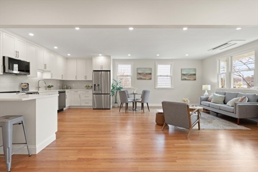 156-158 Waverley Street, Apt 158