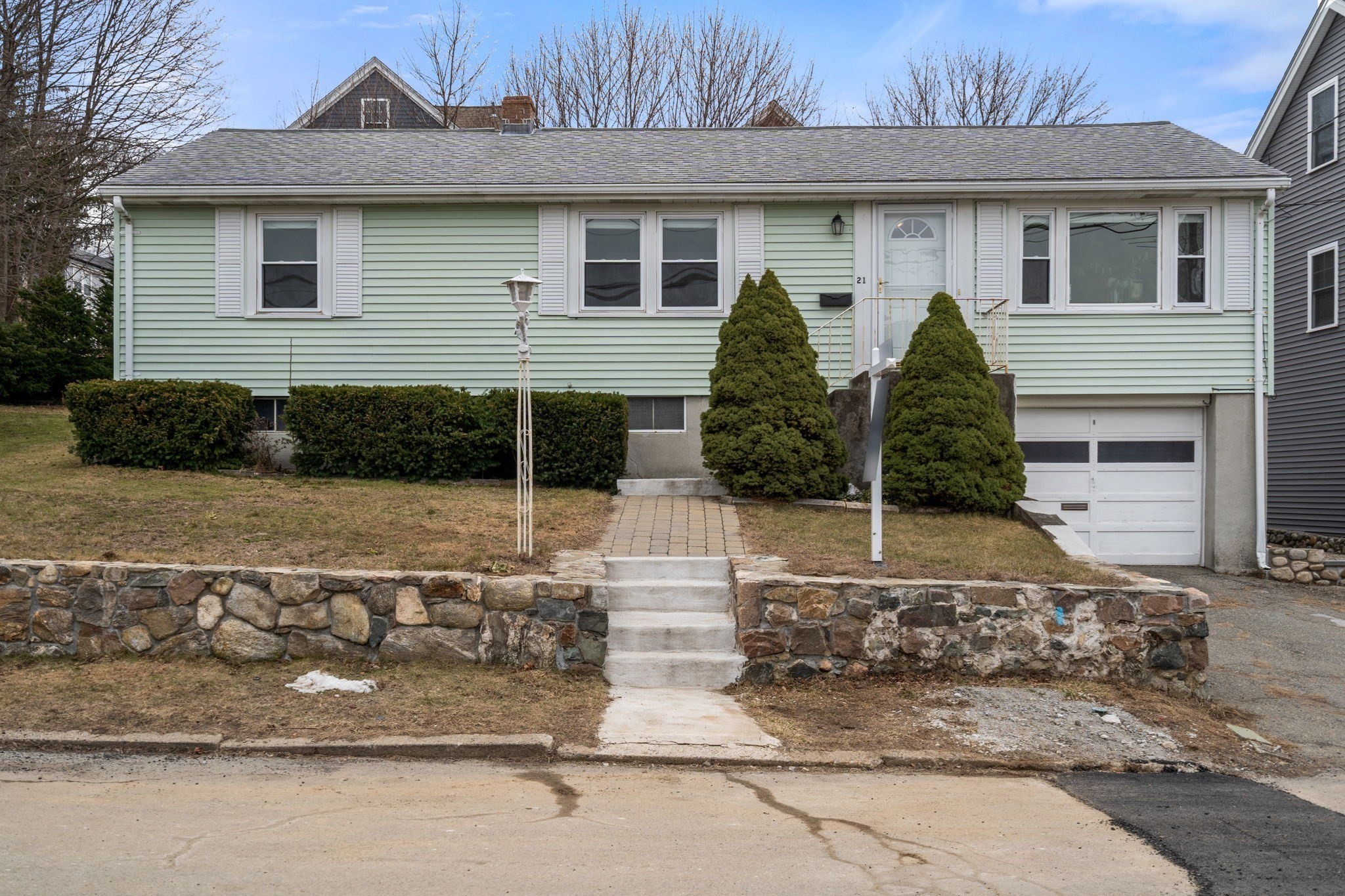 21 Lakeview Ave, Waltham, MA 02451