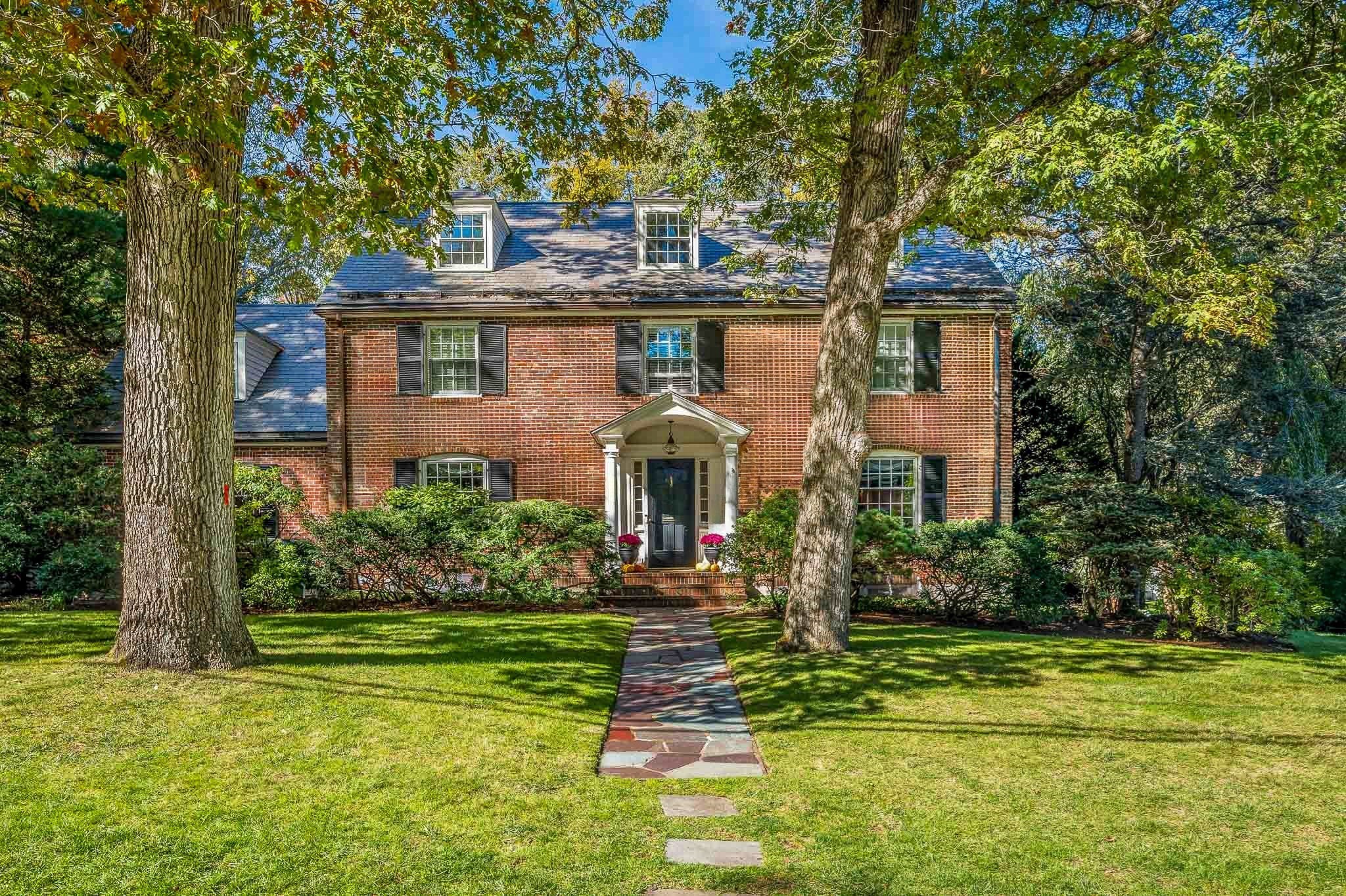 10 Lanark Rd, Wellesley, MA 02481