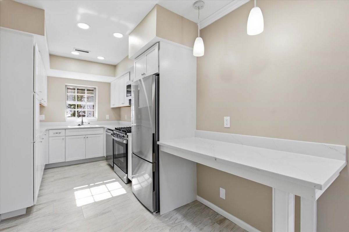 116 Lake Shore Road Unit 4, Boston College, Boston, MA 02135 - Image 2