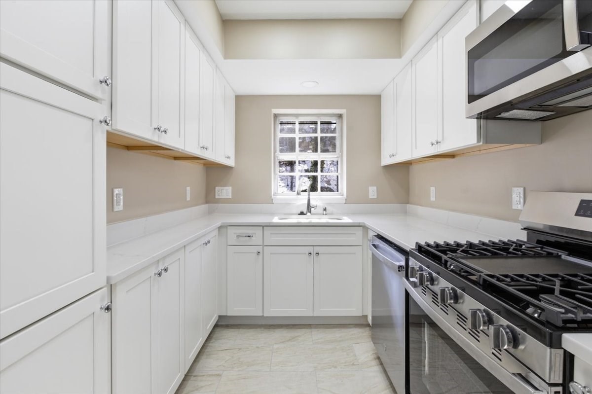 116 Lake Shore Road Unit 4, Boston College, Boston, MA 02135 - Image 5