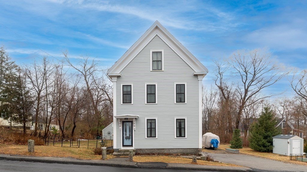 9 Hickory St, Gloucester, MA 01930