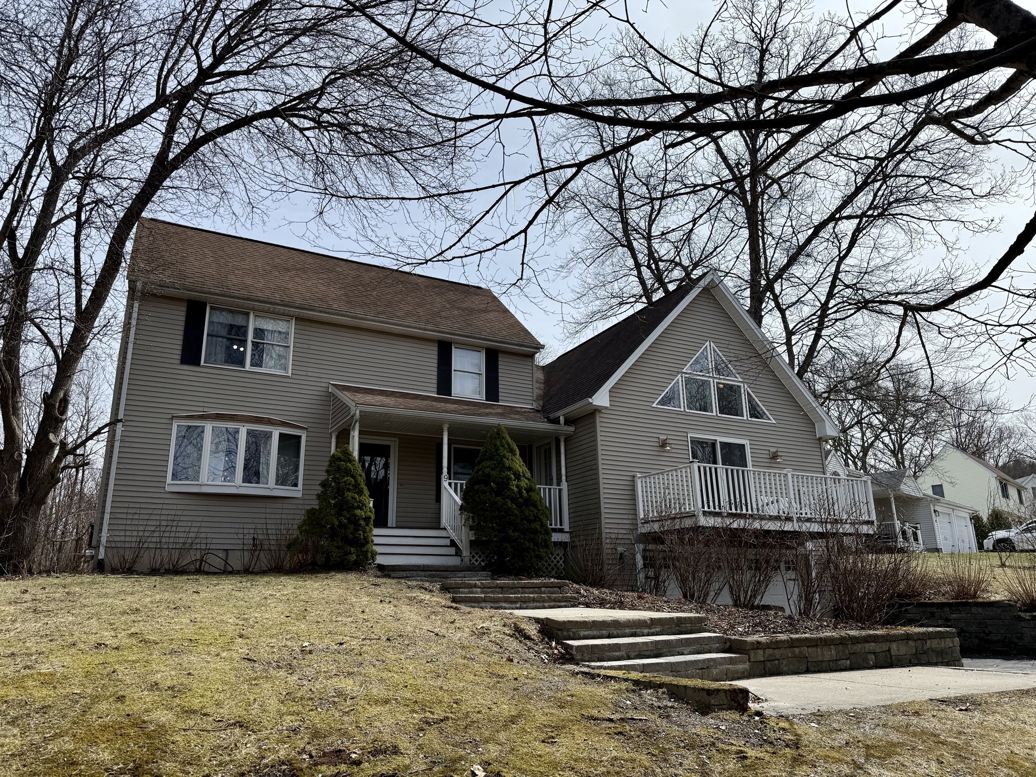 9 Dana Hl, Belchertown, MA 01007