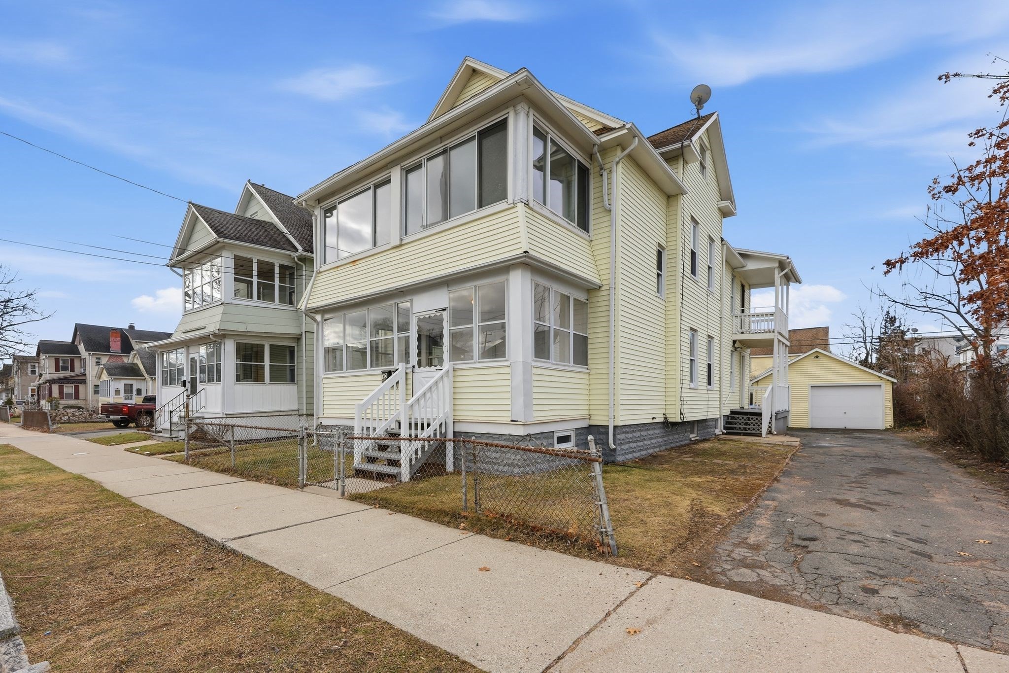 28 Cherrelyn St, Springfield, MA 01104