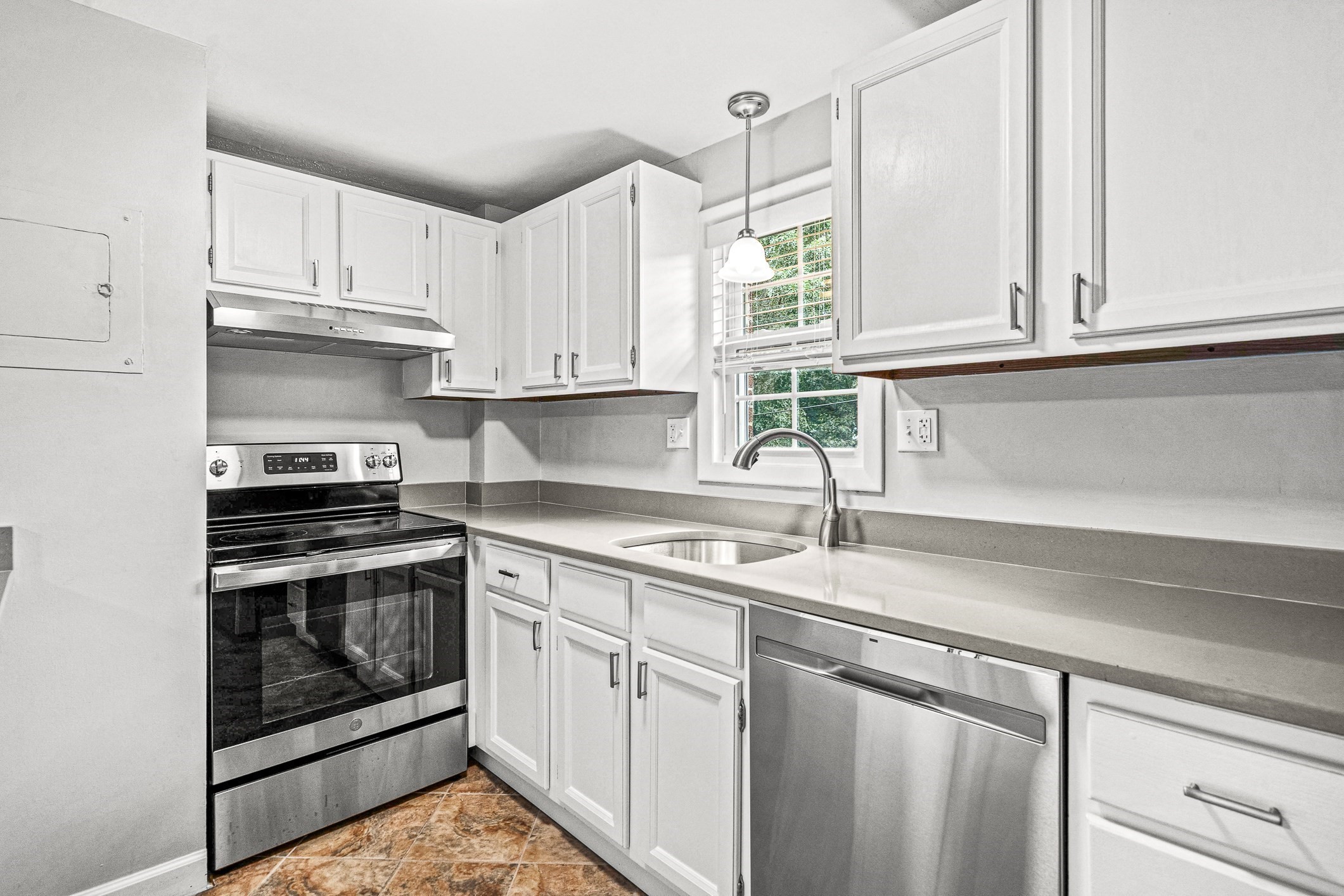 29 Arlington Rd Unit 5, Woburn, MA 01880