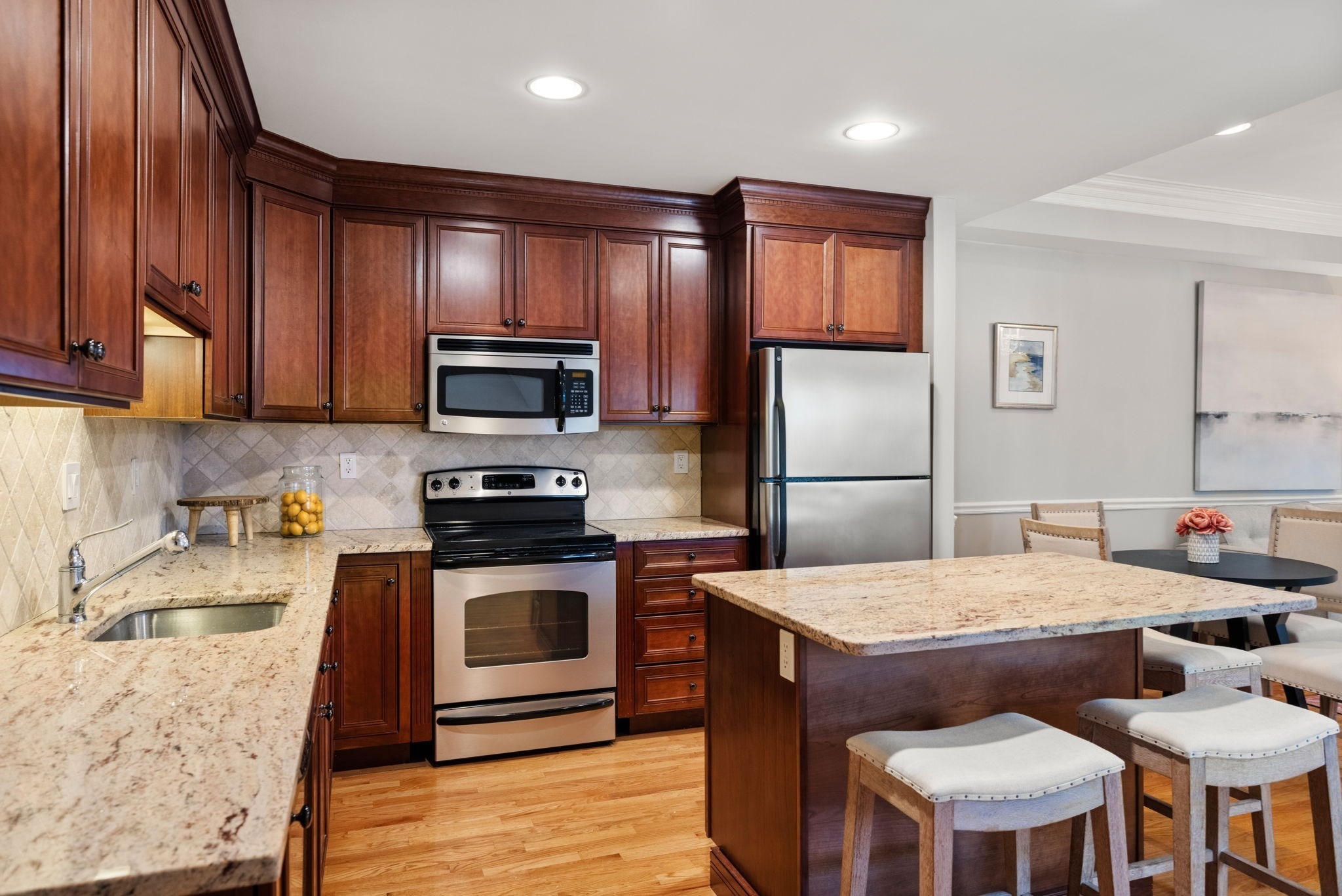 12 Russell Rd Unit 404, Wellesley, MA 02482