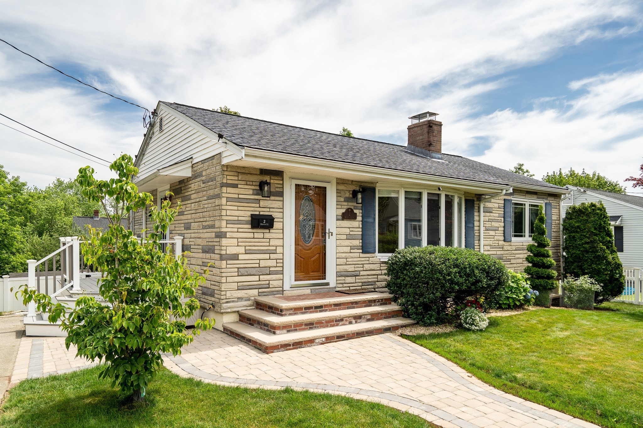 2 Maria Ct, Woburn, MA 01801